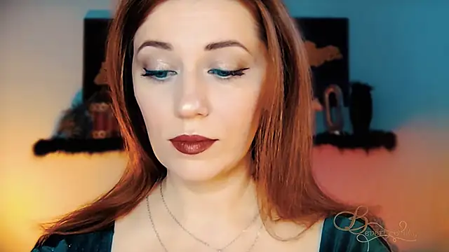 Snapshot of MissBeverlyMills chatting on 12.05.25 MissBeverlyMills online show from 12.05.25