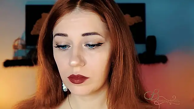 Snapshot of MissBeverlyMills chatting on 12.15.25 MissBeverlyMills online show from 12.15.25