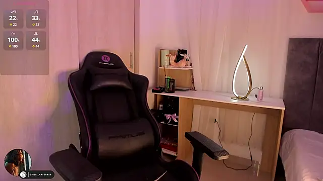 Snapshot of Melina_Ferrer1 chatting on 11.28.25 Melina Ferrer1 online show from 11.28.25