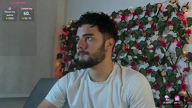 Snapshot of caprywilliams chatting on 12.17.24 caprywilliams online show from 12.17.24