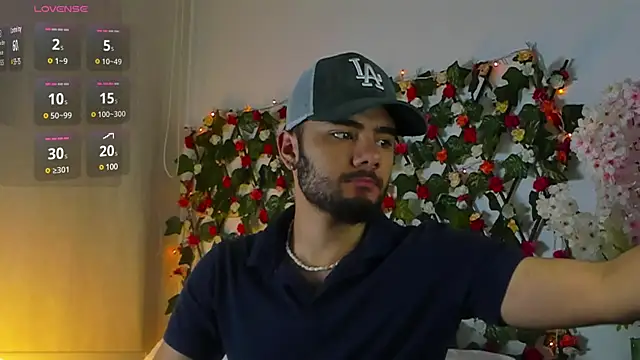 Snapshot of caprywilliams chatting on 12.19.24 caprywilliams online show from 12.19.24