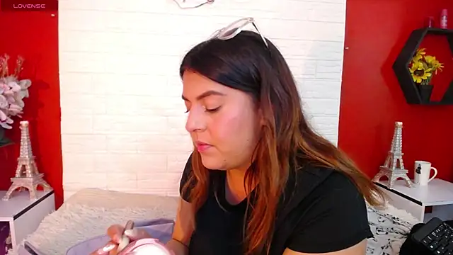 Snapshot of _poison_sweet chatting on 11.11.25 poison sweet online show from 11.11.25