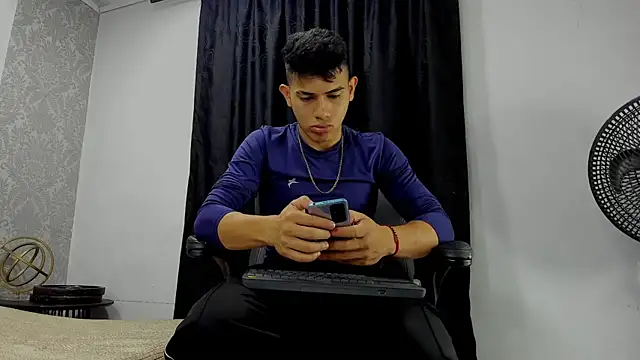 andrew rose  online show from 03.12.25