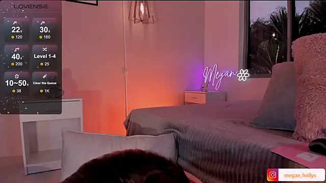 Megan-holly online show from 02.19.25