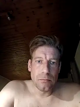 Snapshot of MArciQuarky chatting on 02.12.25 MArciQuarky online show from 02.12.25