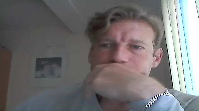 Snapshot of MArciQuarky chatting on 09.12.25 MArciQuarky online show from 09.12.25