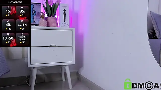 Snapshot of atena_hill chatting on 12.20.24 atena hill online show from 12.20.24