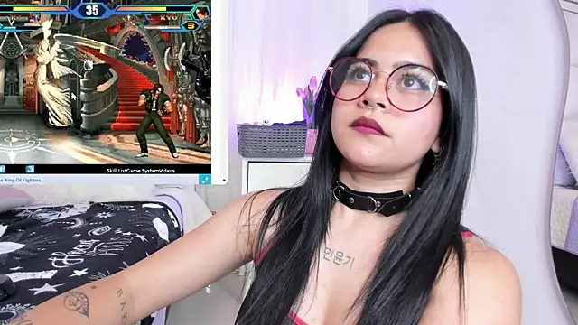 Snapshot of atena_hill chatting on 01.09.25 atena hill online show from 01.09.25