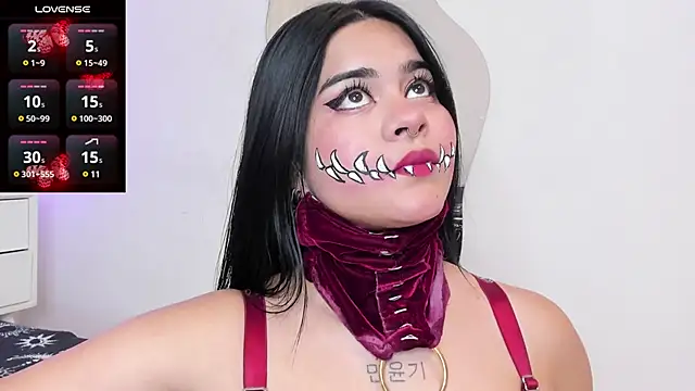 Snapshot of atena_hill chatting on 01.21.25 atena hill online show from 01.21.25