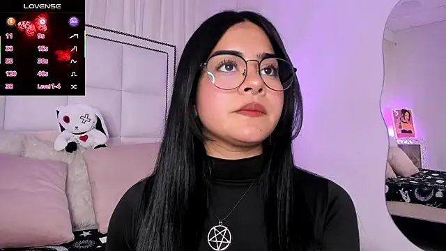 Snapshot of atena_hill chatting on 03.06.25 atena hill online show from 03.06.25