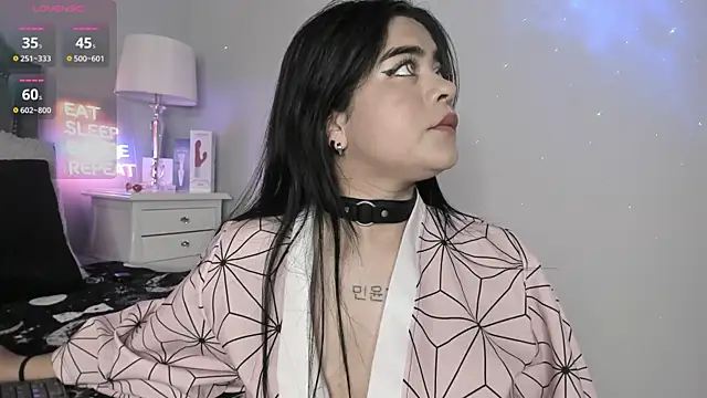 Snapshot of atena_hill chatting on 09.12.25 atena hill online show from 09.12.25