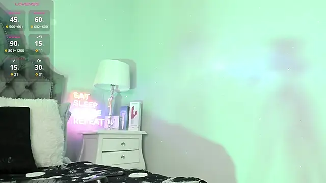 Snapshot of atena_hill chatting on 09.27.25 atena hill online show from 09.27.25