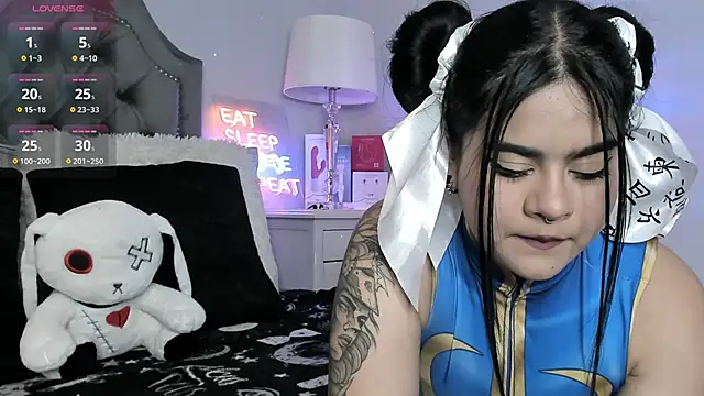 Snapshot of atena_hill chatting on 10.21.25 atena hill online show from 10.21.25