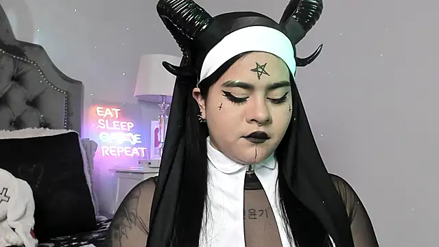 Snapshot of atena_hill chatting on 10.25.25 atena hill online show from 10.25.25