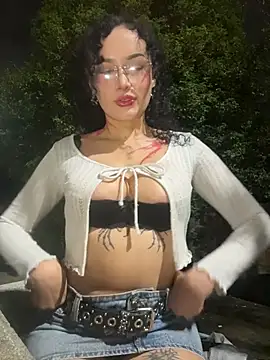 Snapshot of Electra_doll_ chatting on 11.25.25 Electra doll online show from 11.25.25