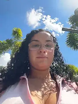 Snapshot of Electra_doll_ chatting on 11.25.25 Electra doll online show from 11.25.25