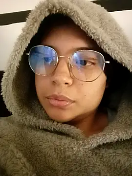 Emmapark  online show from 12.21.25