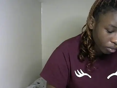 Snapshot of Novah_ chatting on 09.22.25 Novah online show from 09.22.25