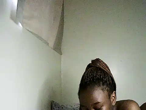 Snapshot of Novah_ chatting on 09.30.25 Novah online show from 09.30.25