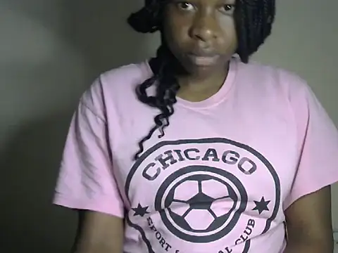 Snapshot of Novah_ chatting on 11.05.25 Novah online show from 11.05.25