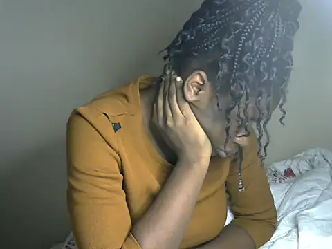 Snapshot of Novah_ chatting on 11.09.25 Novah online show from 11.09.25