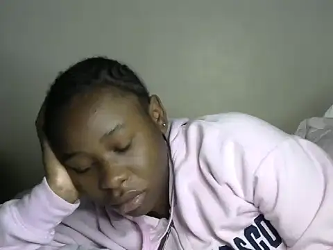 Snapshot of Novah_ chatting on 11.19.25 Novah online show from 11.19.25