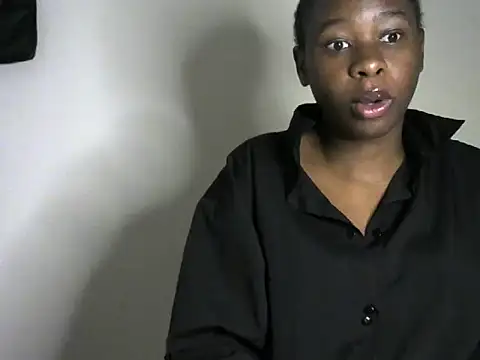 Snapshot of Novah_ chatting on 11.27.25 Novah online show from 11.27.25