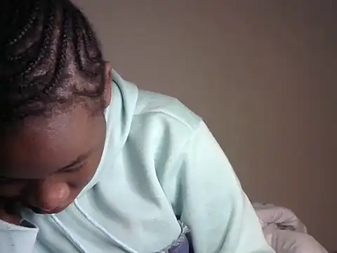 Snapshot of Novah_ chatting on 12.03.25 Novah online show from 12.03.25