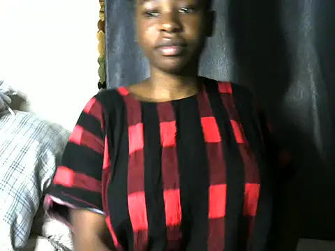 Snapshot of Novah_ chatting on 06.04.26 Novah online show from 06.04.26