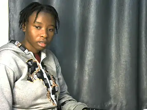 Snapshot of Novah_ chatting on 06.25.26 Novah online show from 06.25.26