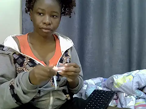 Snapshot of Novah_ chatting on 07.28.26 Novah online show from 07.28.26