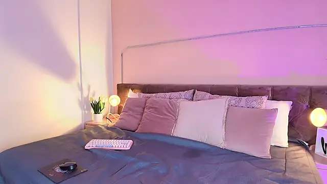 Giaa Ross online show from 03.08.25