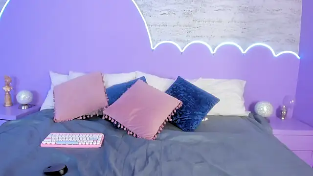 Giaa Ross online show from 12.03.25