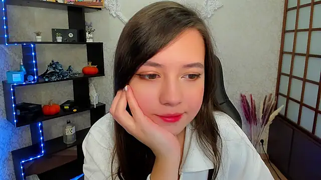 Lina Brownie online show from 12.06.24