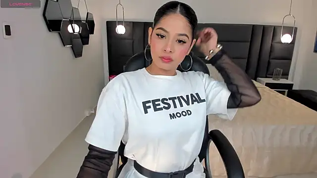 Snapshot of AlyssaDean chatting on 09.20.25 AlyssaDean online show from 09.20.25