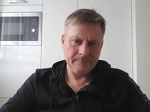 Snapshot of johnnym1 chatting on 03.17.25 johnnym1 online show from 03.17.25