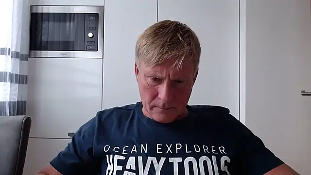 Snapshot of johnnym1 chatting on 10.01.25 johnnym1 online show from 10.01.25