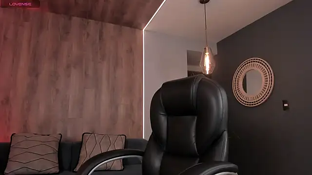 RoxanneHill  online show from 12.01.25