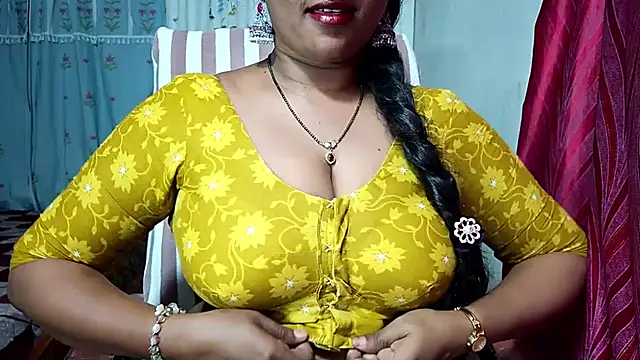 Snapshot of samyukthapuretelugu chatting on 12.21.25 samyukthapuretelugu online show from 12.21.25