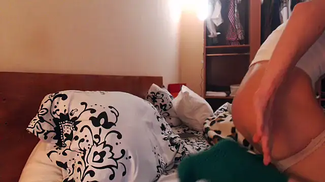 Snapshot of LovelyAndraGirl chatting on 01.12.25 LovelyAndraGirl online show from 01.12.25