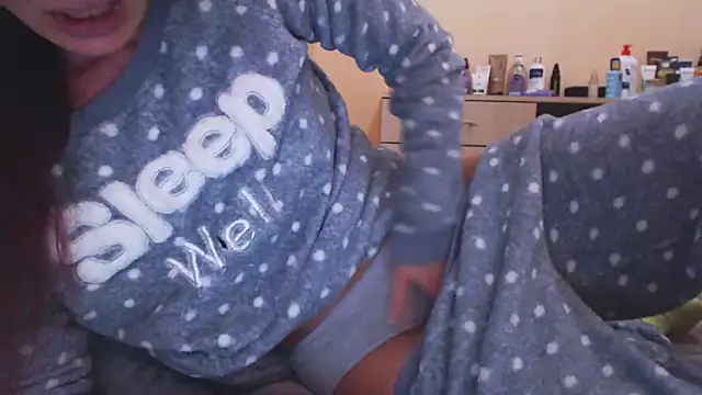 Snapshot of LovelyAndraGirl chatting on 09.18.25 LovelyAndraGirl online show from 09.18.25