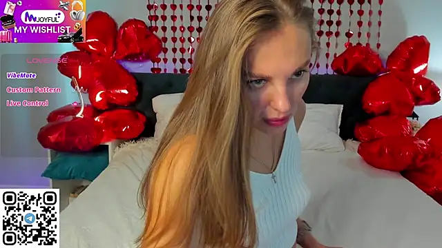 Snapshot of Kelly_Hardy chatting on 02.15.25 Kelly Hardy online show from 02.15.25