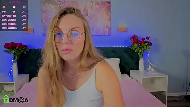 Snapshot of Kelly_Hardy chatting on 09.11.25 Kelly Hardy online show from 09.11.25