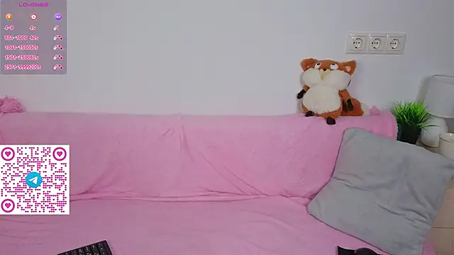 Snapshot of Kelly_Hardy chatting on 11.18.25 Kelly Hardy online show from 11.18.25