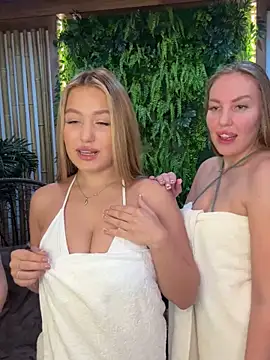 Snapshot of Kelly_Hardy chatting on 11.24.25 Kelly Hardy online show from 11.24.25