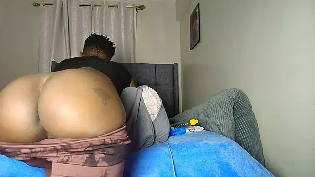 t-NaughtyLicia online show from 12.02.25