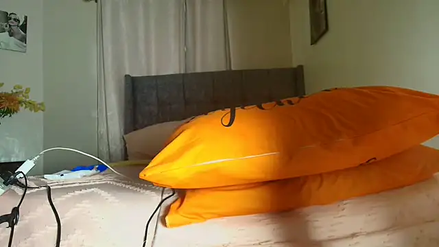 t-NaughtyLicia online show from 04.30.26