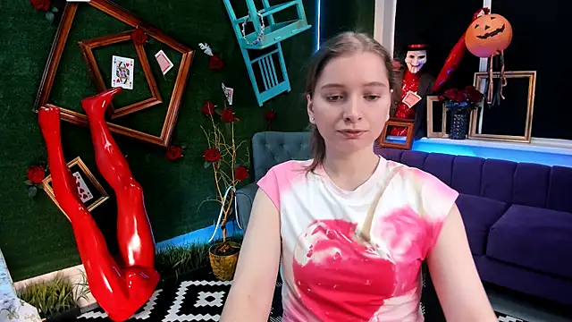 Snapshot of MayaSinabon chatting on 10.26.25 MayaSinabon online show from 10.26.25