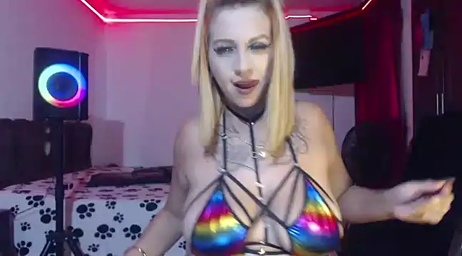 Snapshot of aliceesmith chatting on 02.10.25 aliceesmith online show from 02.10.25
