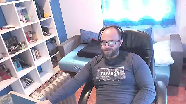 ravingr4d4 online show from 03.18.25